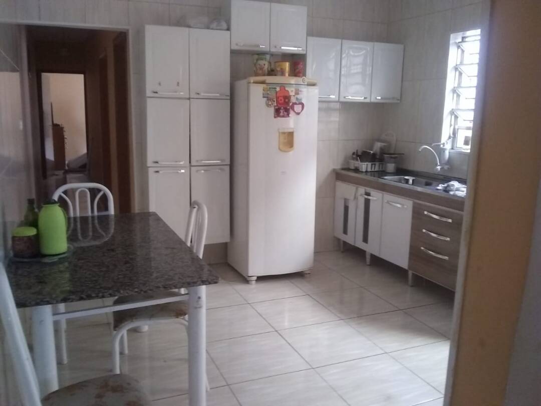 Casa à venda com 2 quartos, 160m² - Foto 1