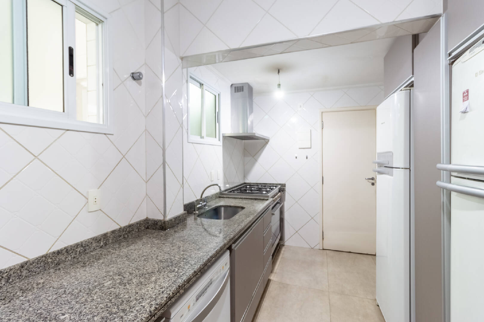 Apartamento à venda com 3 quartos, 181m² - Foto 14