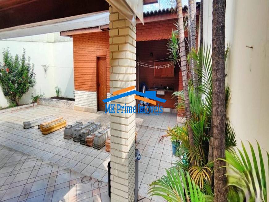 Casa de Condomínio para alugar com 3 quartos, 300m² - Foto 3