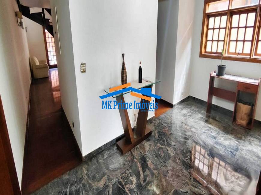 Casa de Condomínio para alugar com 3 quartos, 300m² - Foto 4