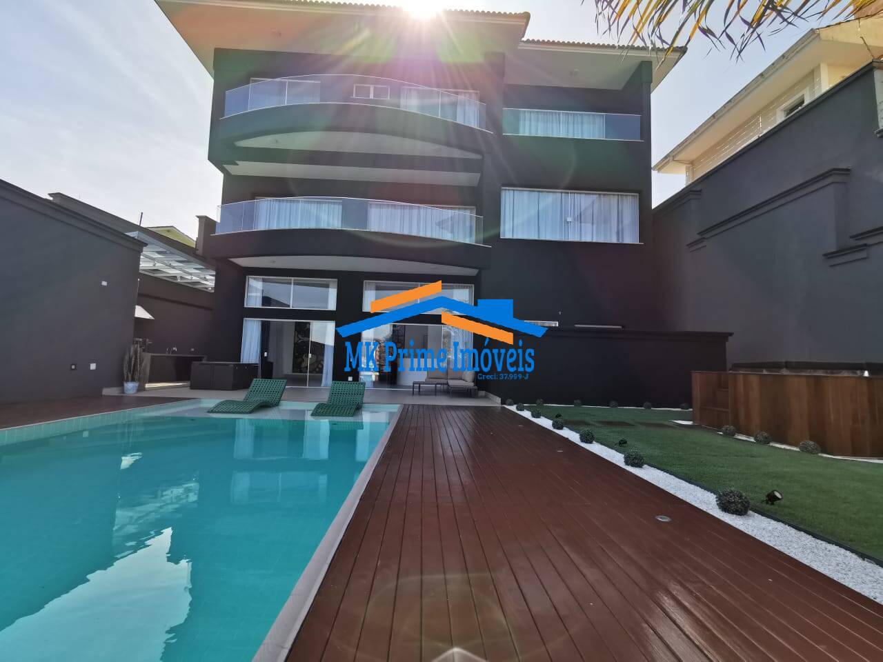 Casa de Condomínio para alugar com 4 quartos, 553m² - Foto 2