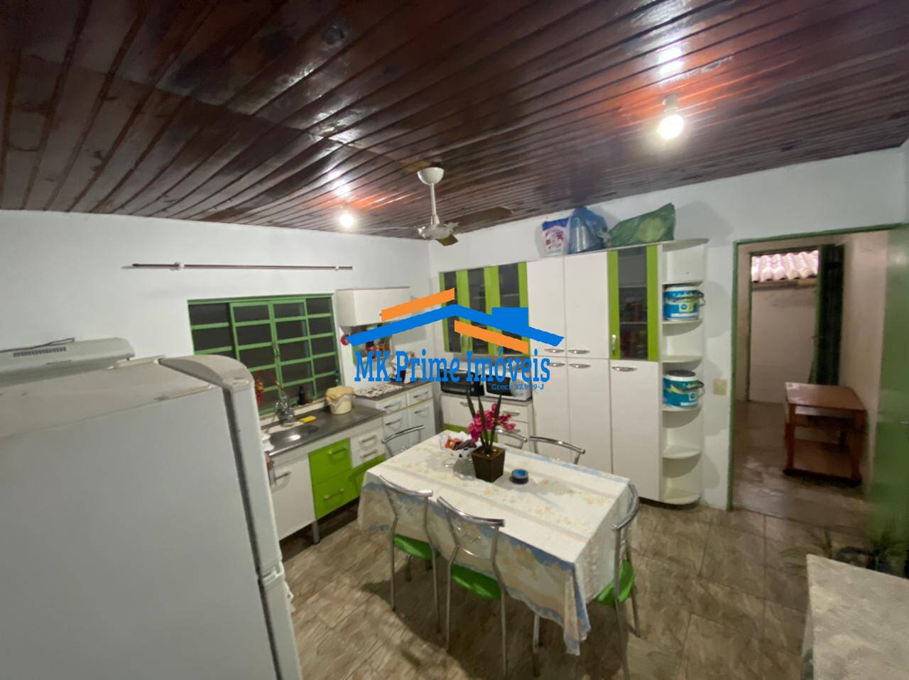 Casa à venda com 4 quartos, 240m² - Foto 2