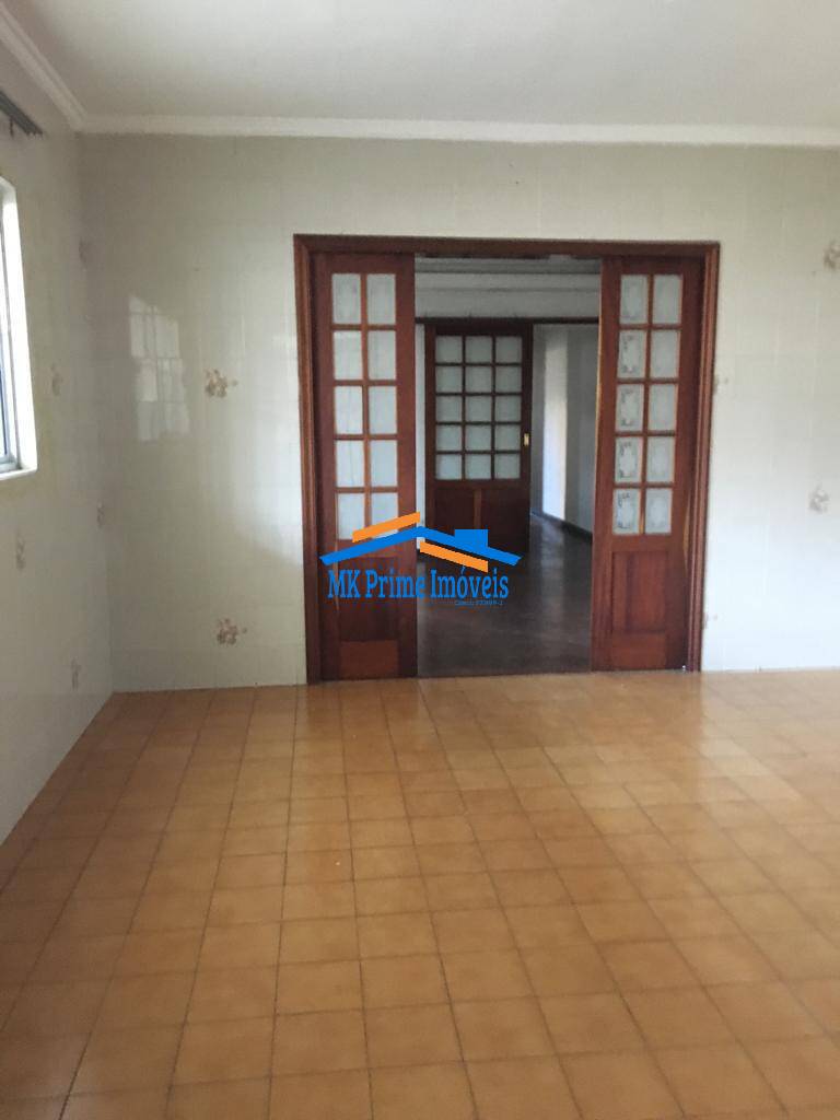 Casa à venda com 3 quartos, 244m² - Foto 1