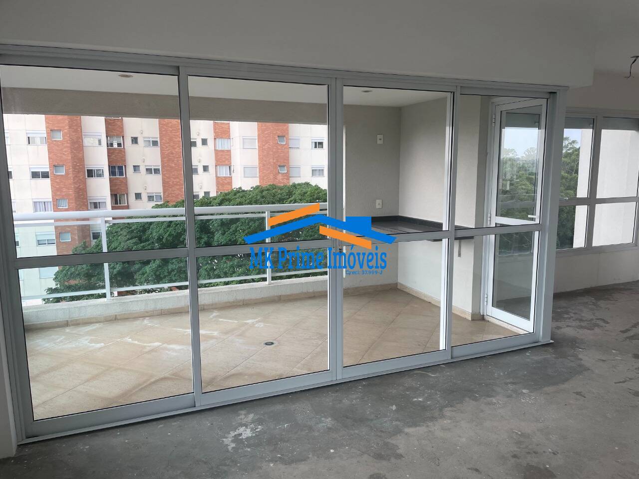 Apartamento à venda com 3 quartos, 144m² - Foto 2