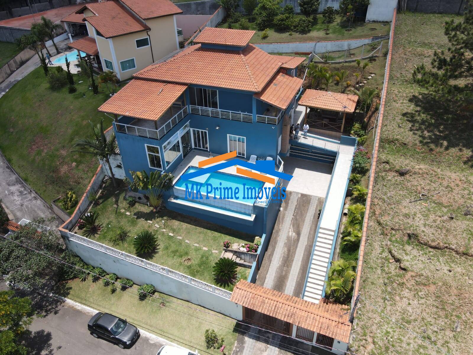 Casa de Condomínio à venda com 3 quartos, 377m² - Foto 1