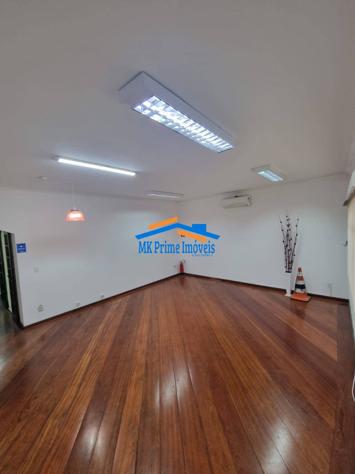 Casa à venda com 1 quarto, 350m² - Foto 4