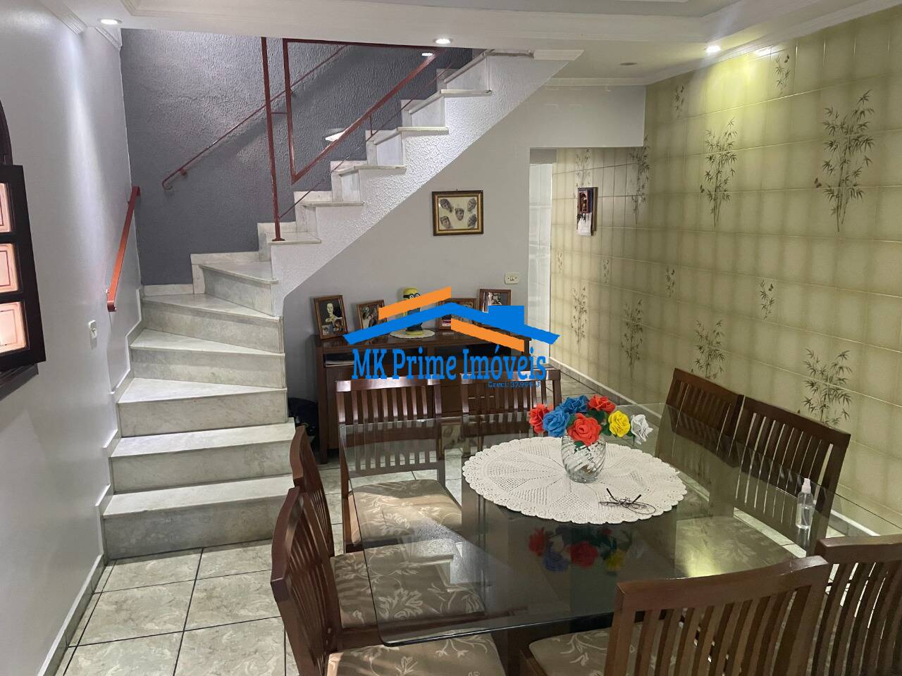 Sobrado à venda com 4 quartos, 245m² - Foto 1