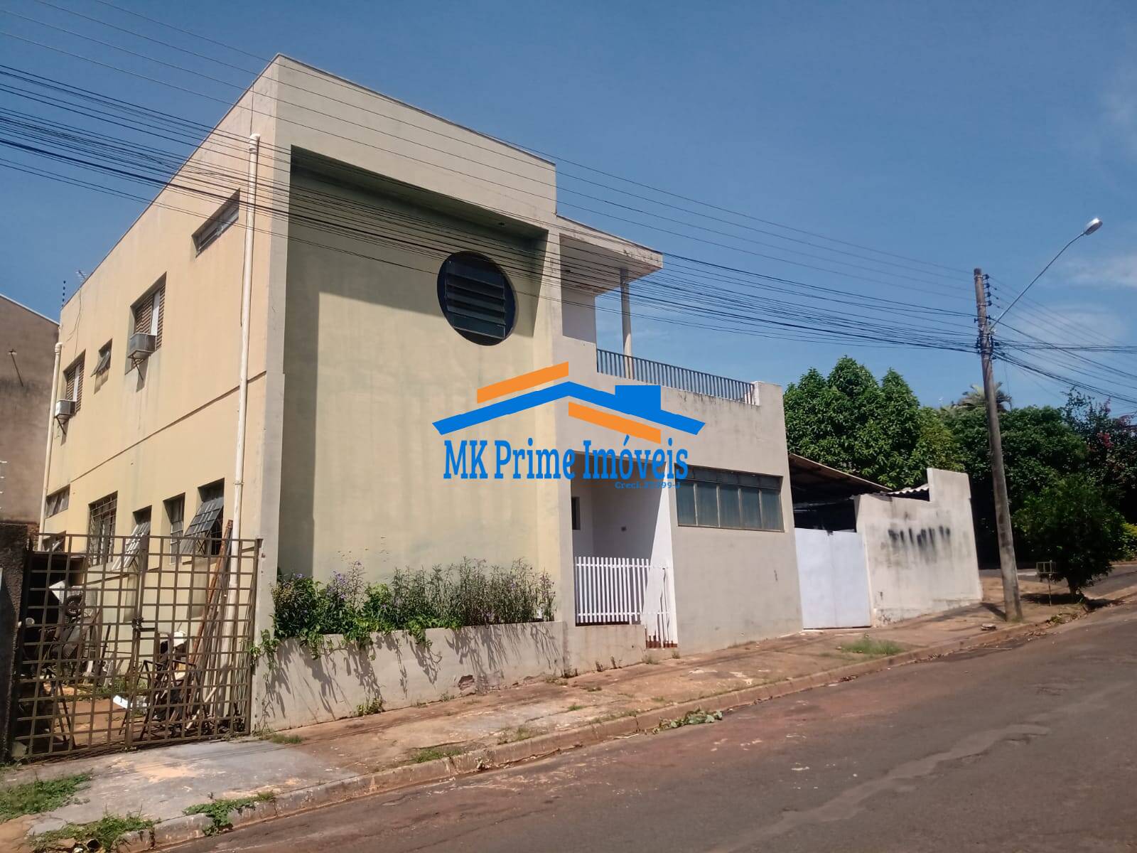 Sobrado à venda com 3 quartos, 195m² - Foto 1