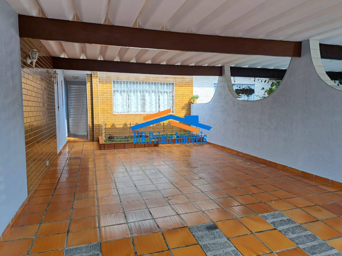 Sobrado à venda com 2 quartos, 218m² - Foto 2