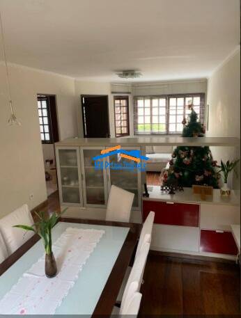 Casa à venda com 3 quartos, 229m² - Foto 5