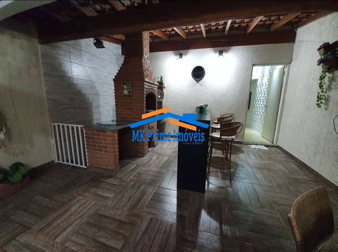 Sobrado à venda com 3 quartos, 250m² - Foto 1