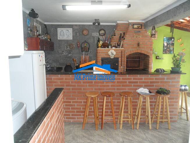 Sobrado à venda com 3 quartos, 220m² - Foto 1