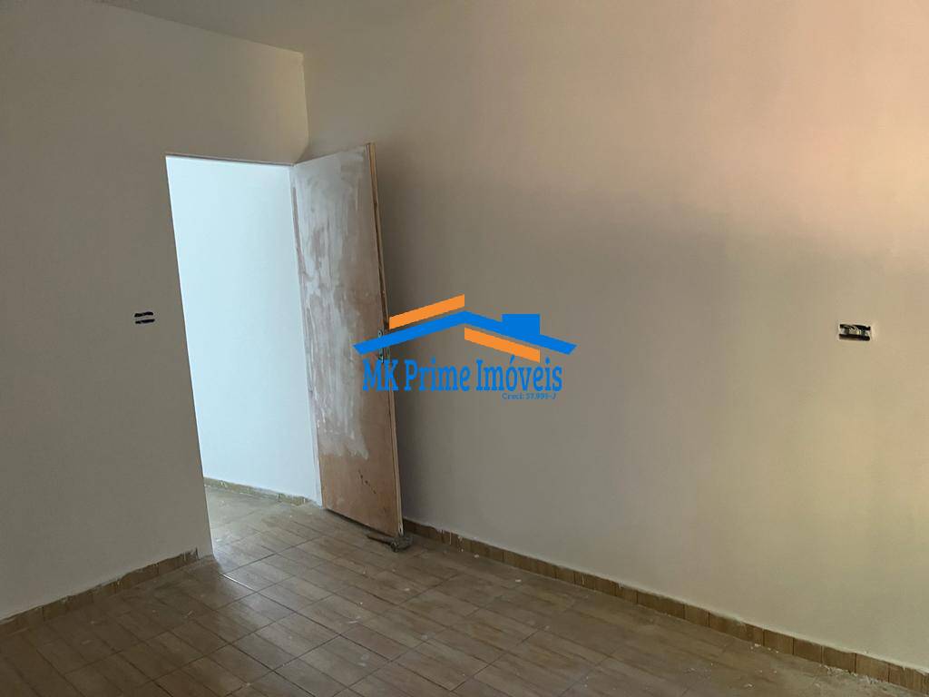 Casa à venda com 5 quartos, 180m² - Foto 3