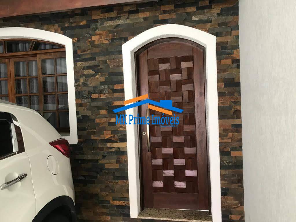 Sobrado à venda com 3 quartos, 230m² - Foto 1