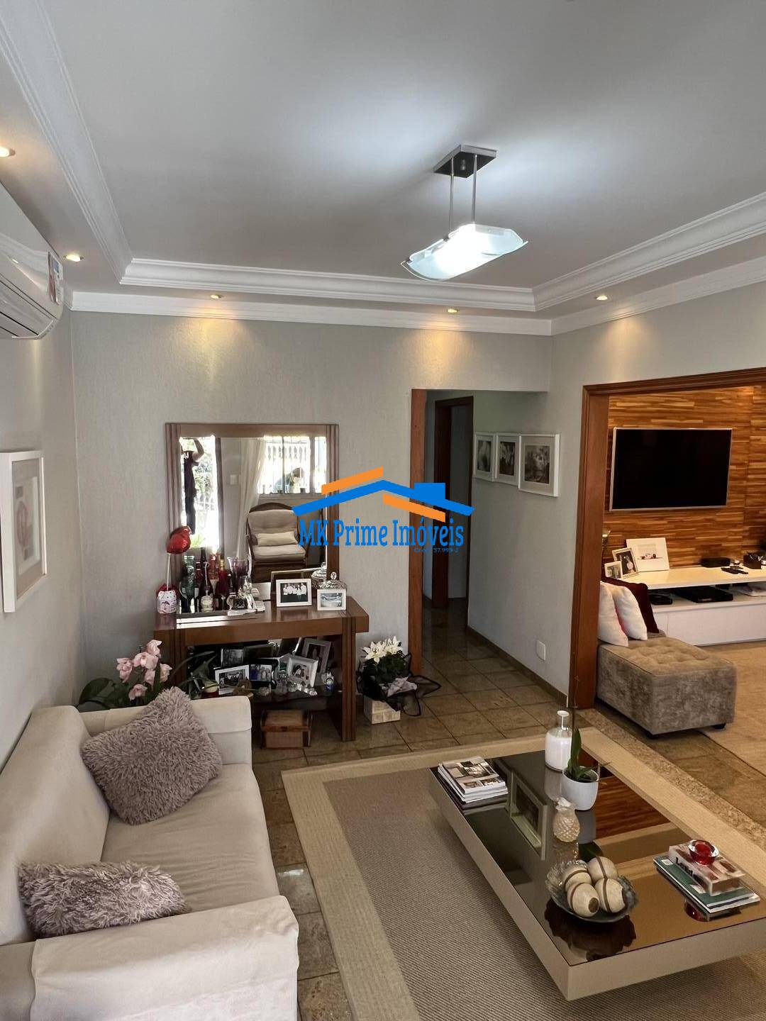 Sobrado à venda com 3 quartos, 219m² - Foto 1