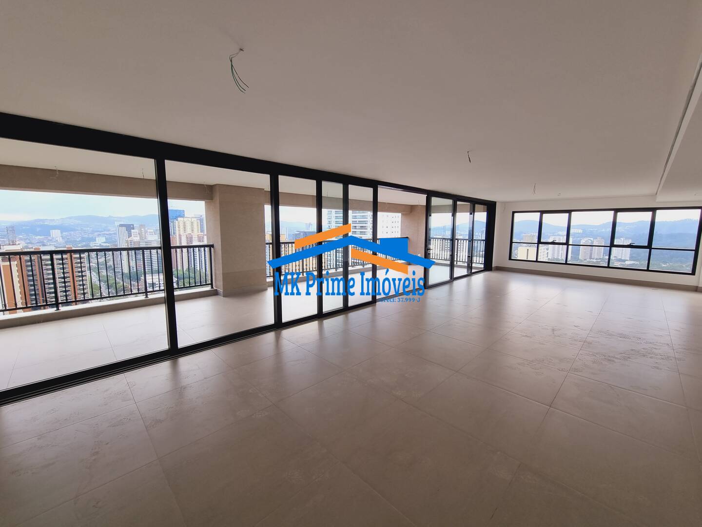 Apartamento à venda com 4 quartos, 360m² - Foto 2