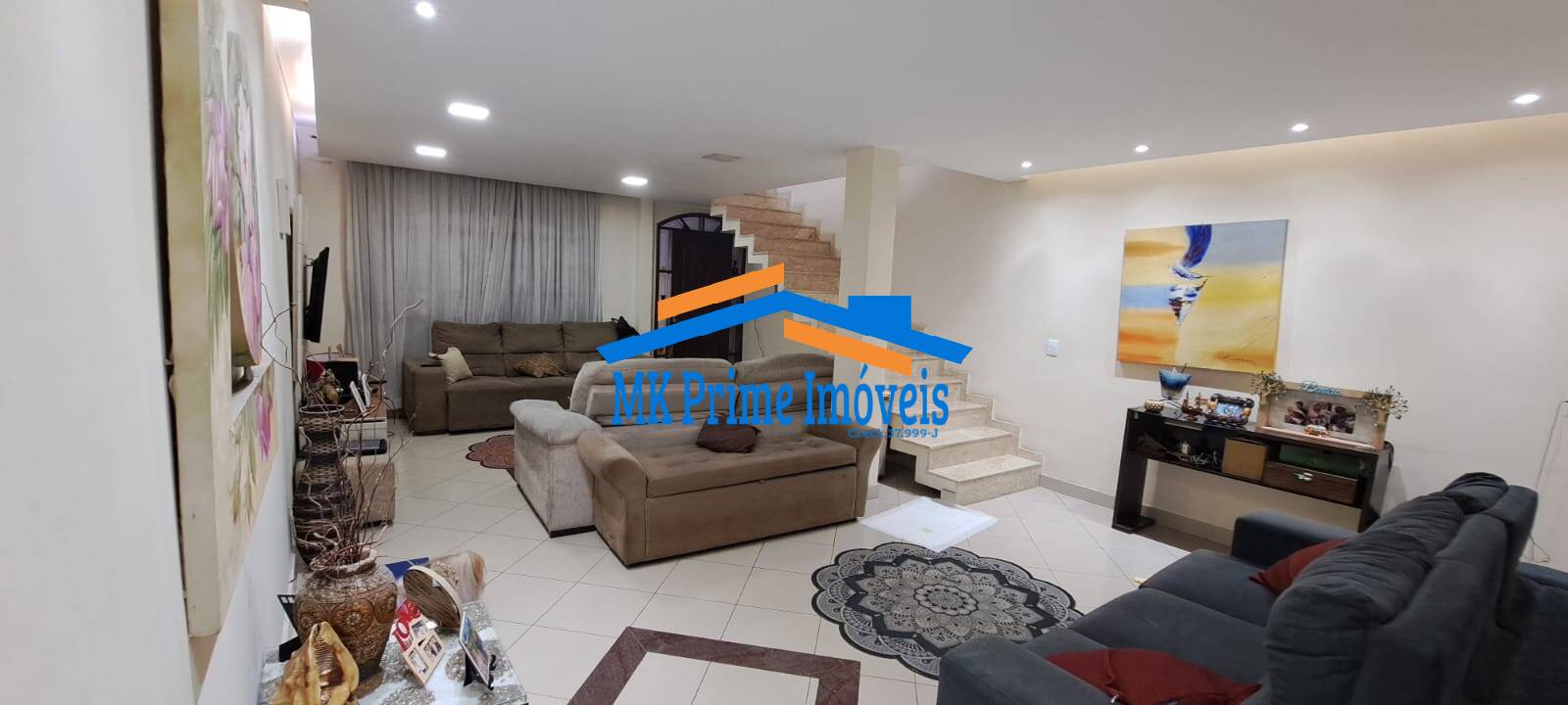 Sobrado à venda com 3 quartos, 230m² - Foto 1