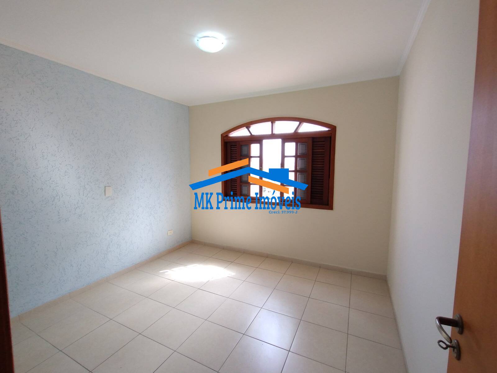 Casa à venda com 2 quartos, 125m² - Foto 4