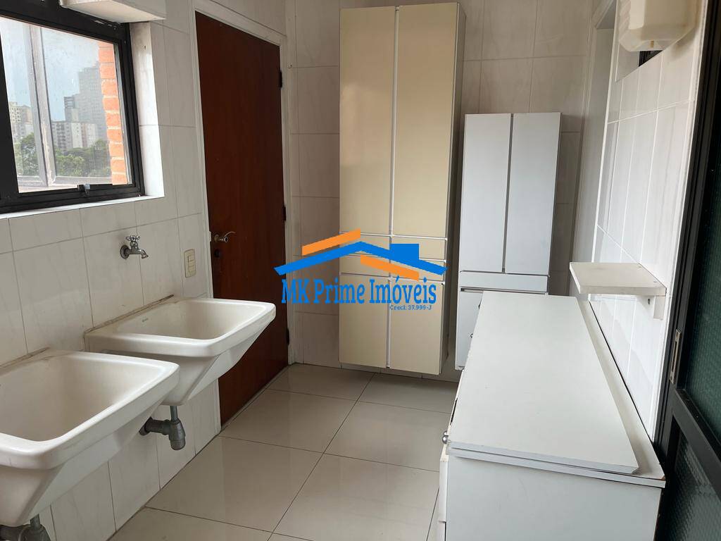 Apartamento para alugar com 3 quartos, 170m² - Foto 11