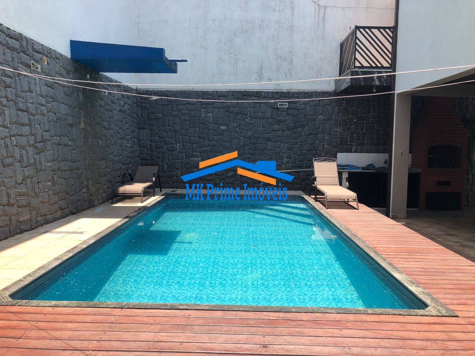 Sobrado à venda com 3 quartos, 307m² - Foto 1