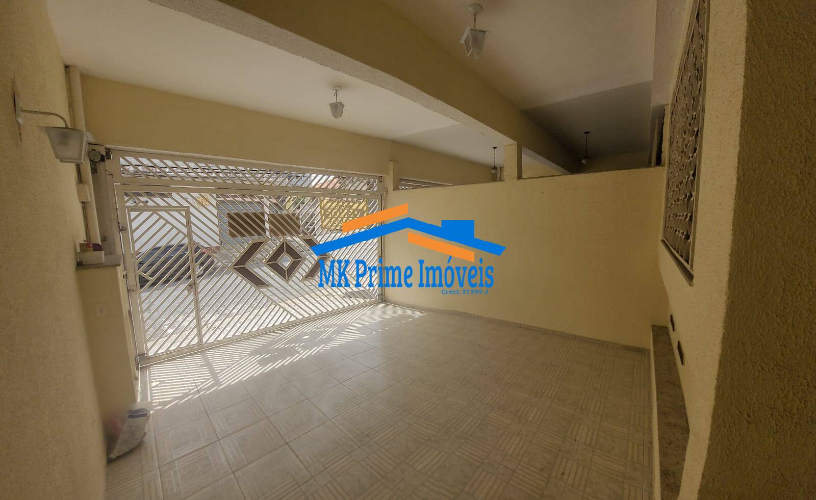 Sobrado à venda com 3 quartos, 230m² - Foto 1