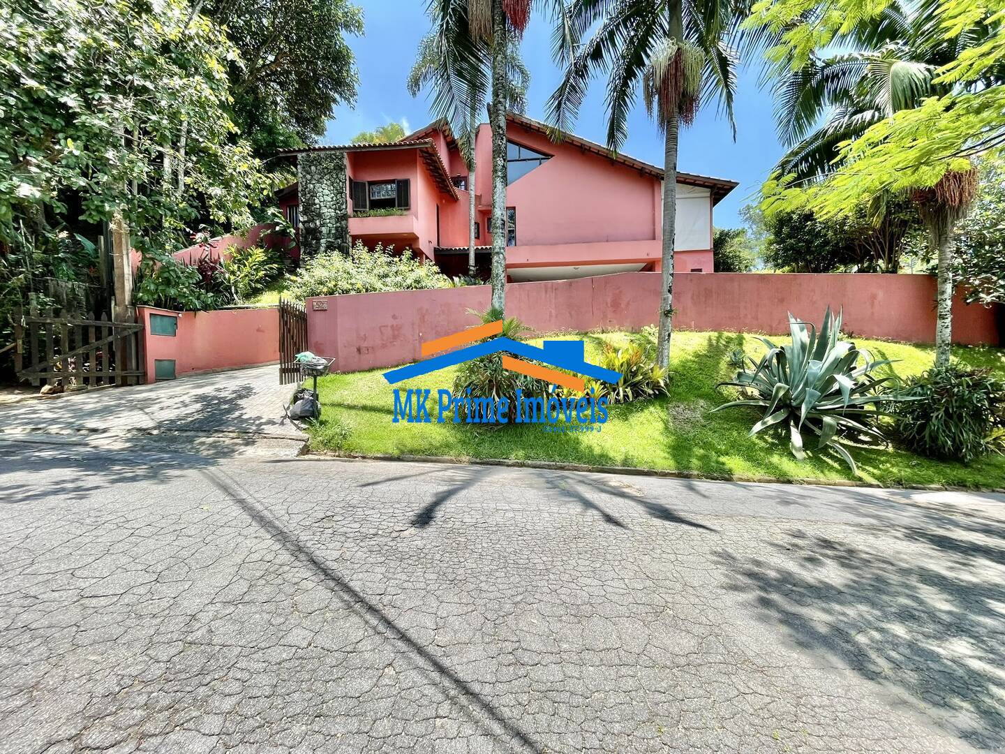 Casa de Condomínio à venda com 4 quartos, 256m² - Foto 2