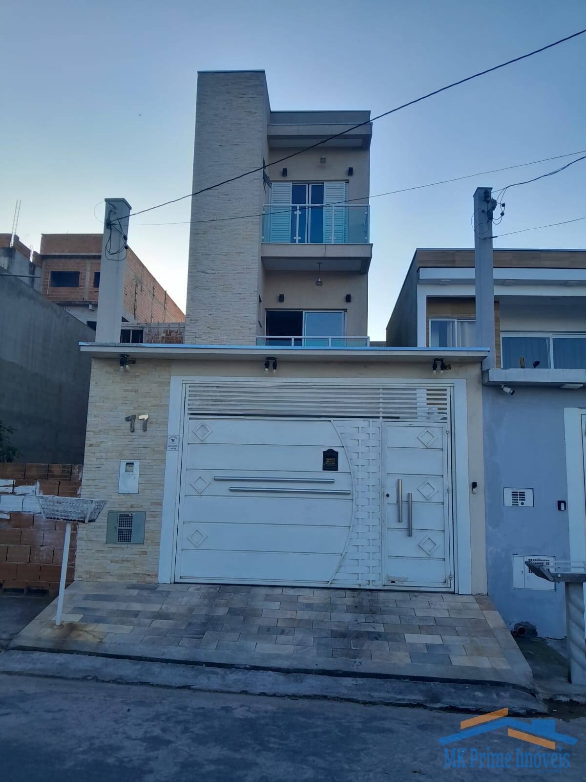 Sobrado à venda com 3 quartos, 205m² - Foto 1