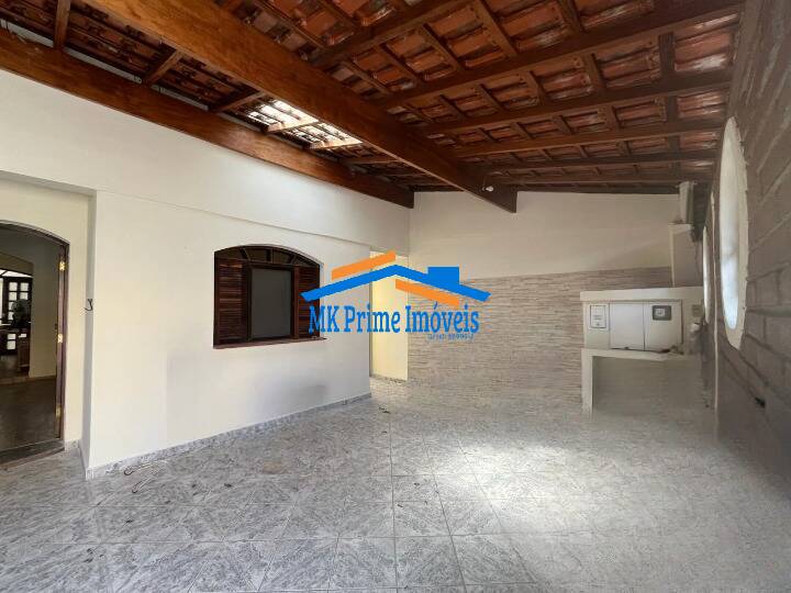 Casa à venda com 3 quartos, 134m² - Foto 1