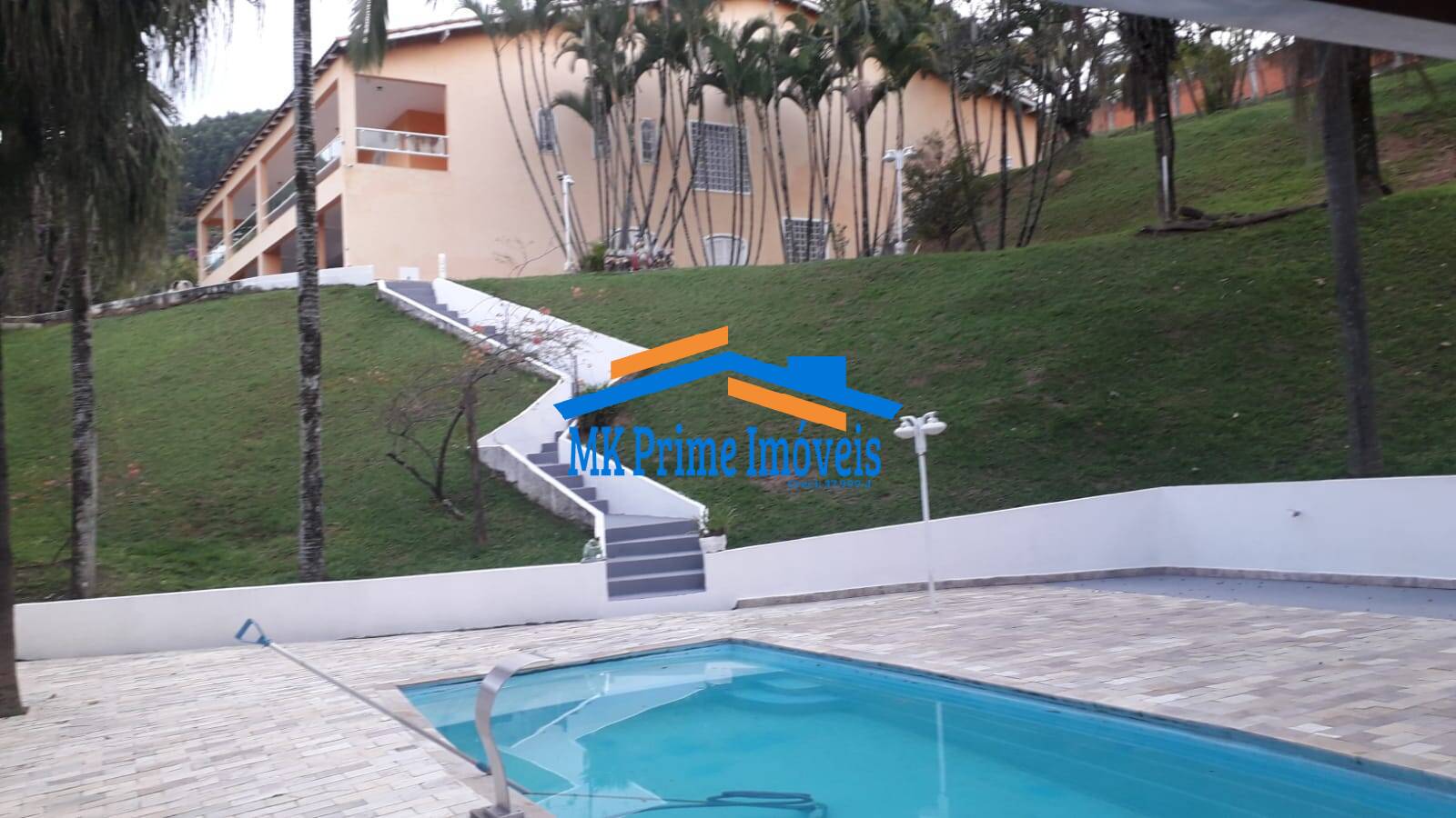 Sobrado à venda com 5 quartos, 1100m² - Foto 1