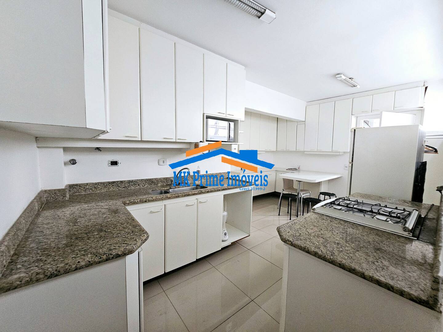 Apartamento à venda com 3 quartos, 134m² - Foto 1