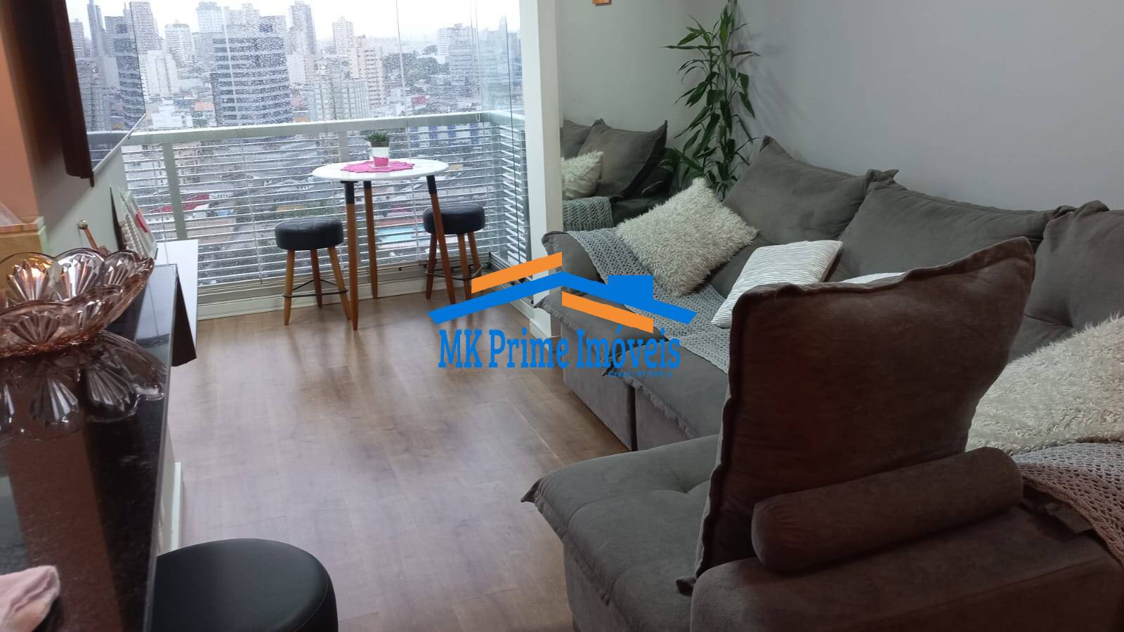 Apartamento à venda com 2 quartos, 64m² - Foto 2