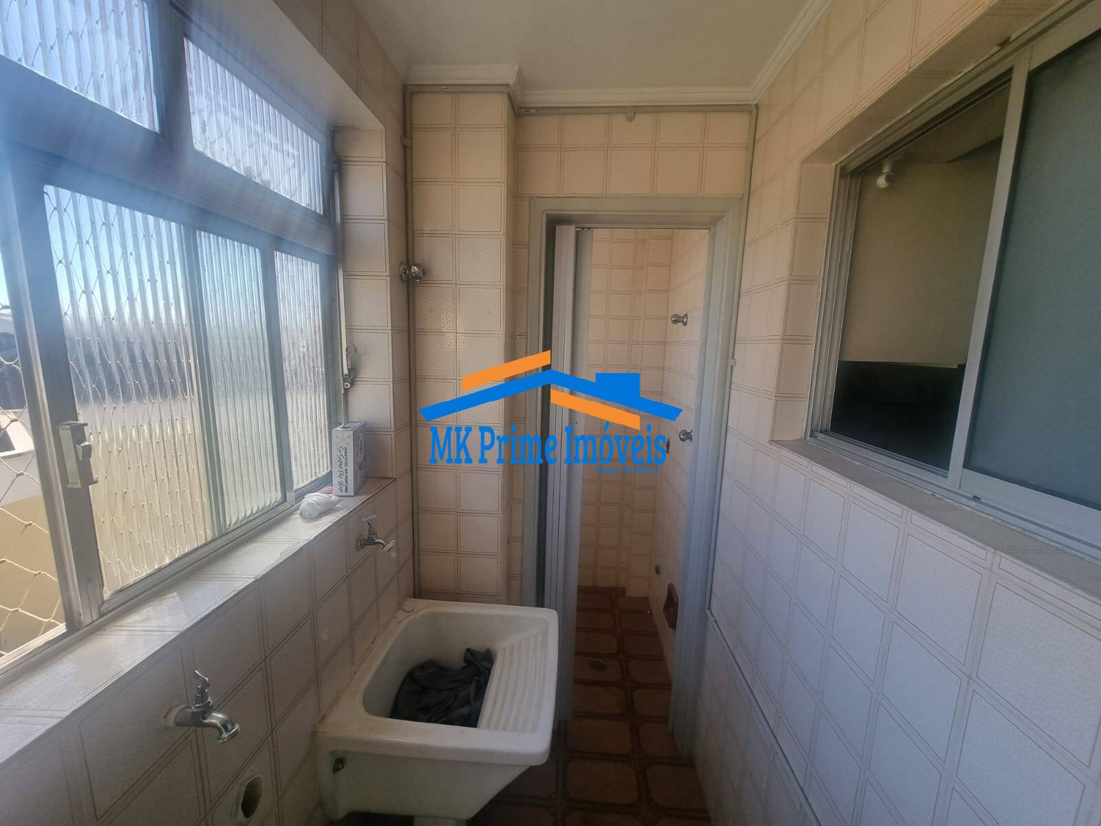 Apartamento à venda com 2 quartos, 65m² - Foto 2