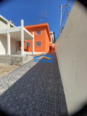 Casa à venda com 3 quartos, 190m² - Foto 2