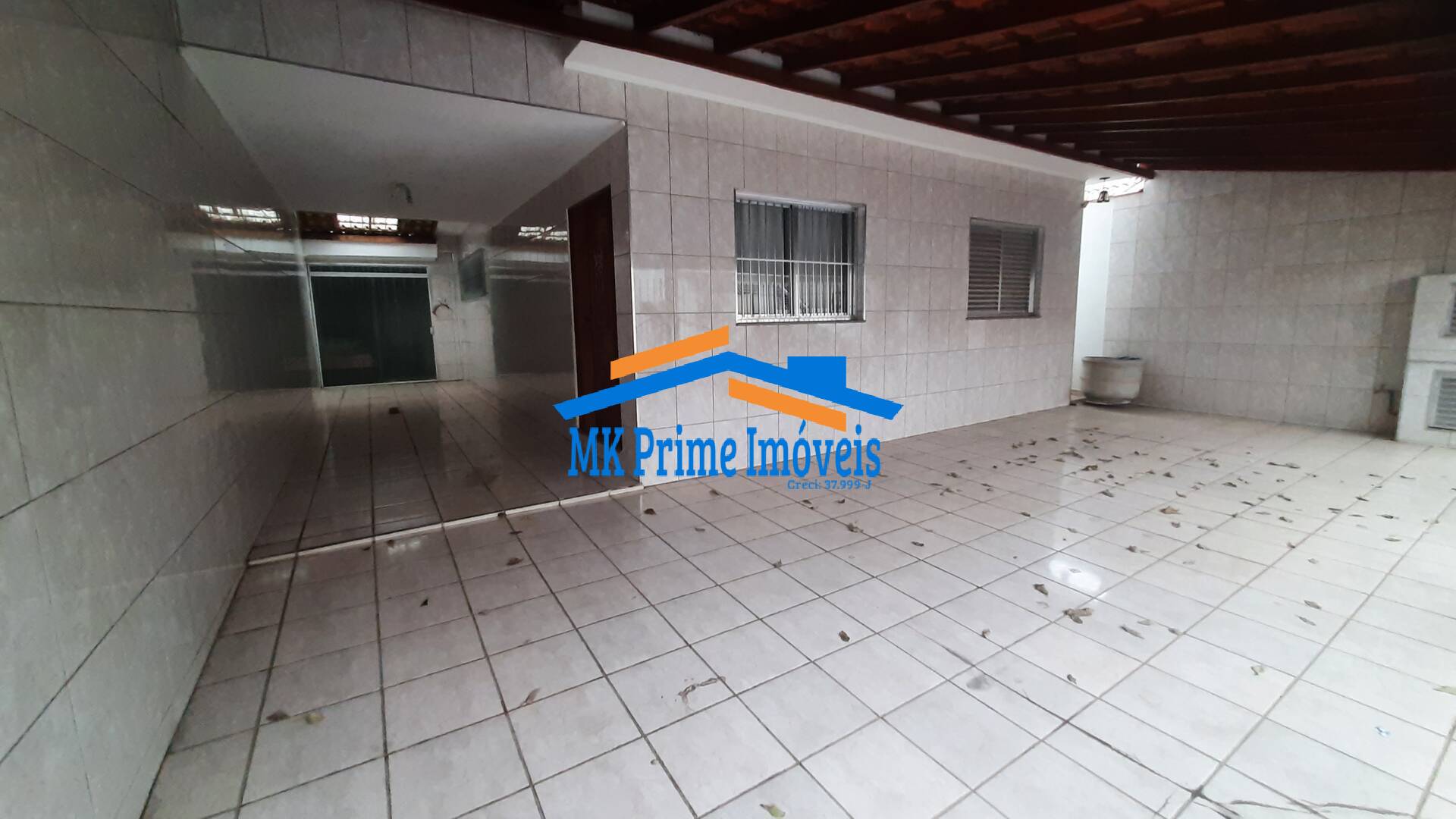 Casa à venda com 3 quartos, 201m² - Foto 1