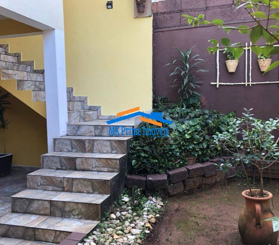 Casa à venda com 4 quartos, 200m² - Foto 4