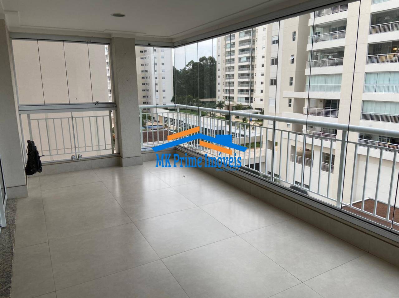 Apartamento à venda com 3 quartos, 158m² - Foto 1