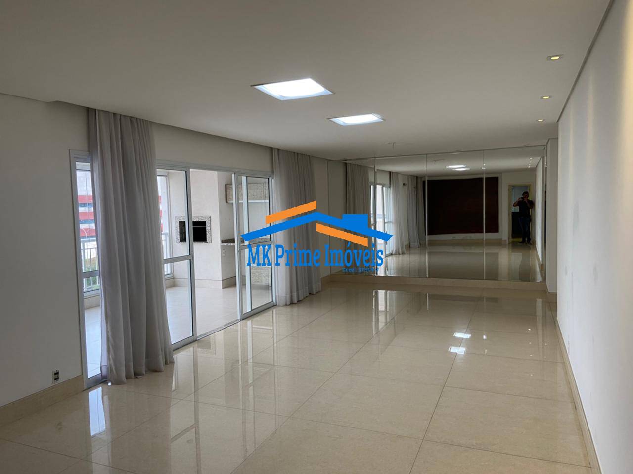 Apartamento à venda com 3 quartos, 158m² - Foto 2