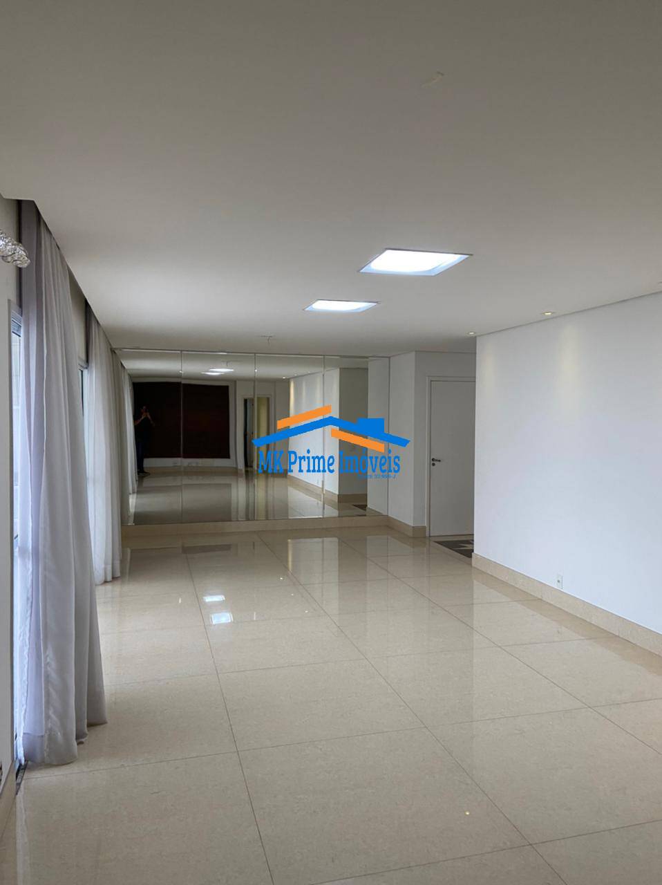 Apartamento à venda com 3 quartos, 158m² - Foto 3