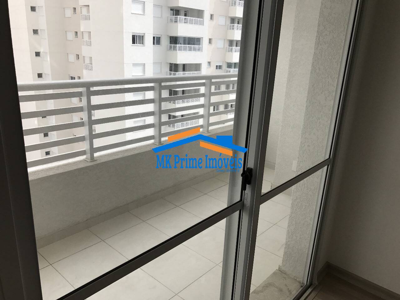 Apartamento à venda com 2 quartos, 67m² - Foto 2