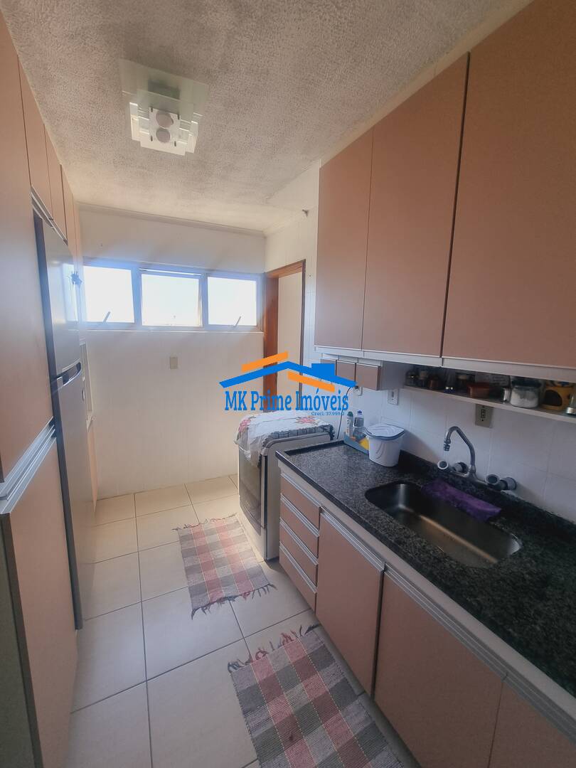 Apartamento à venda com 3 quartos, 70m² - Foto 2