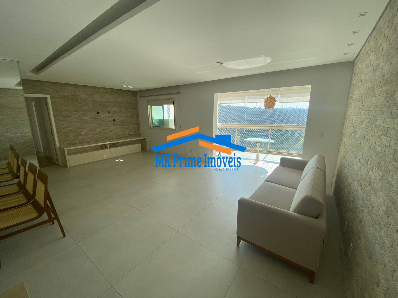 Apartamento à venda com 3 quartos, 133m² - Foto 1