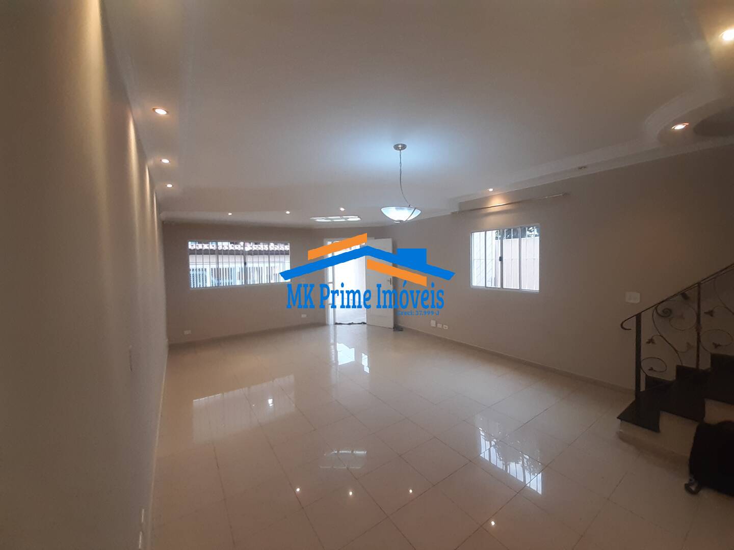 Casa à venda com 4 quartos, 165m² - Foto 2