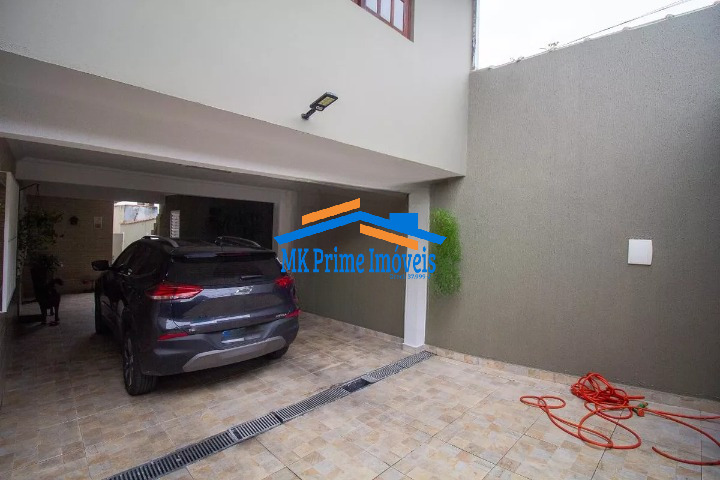 Sobrado à venda com 4 quartos, 216m² - Foto 1