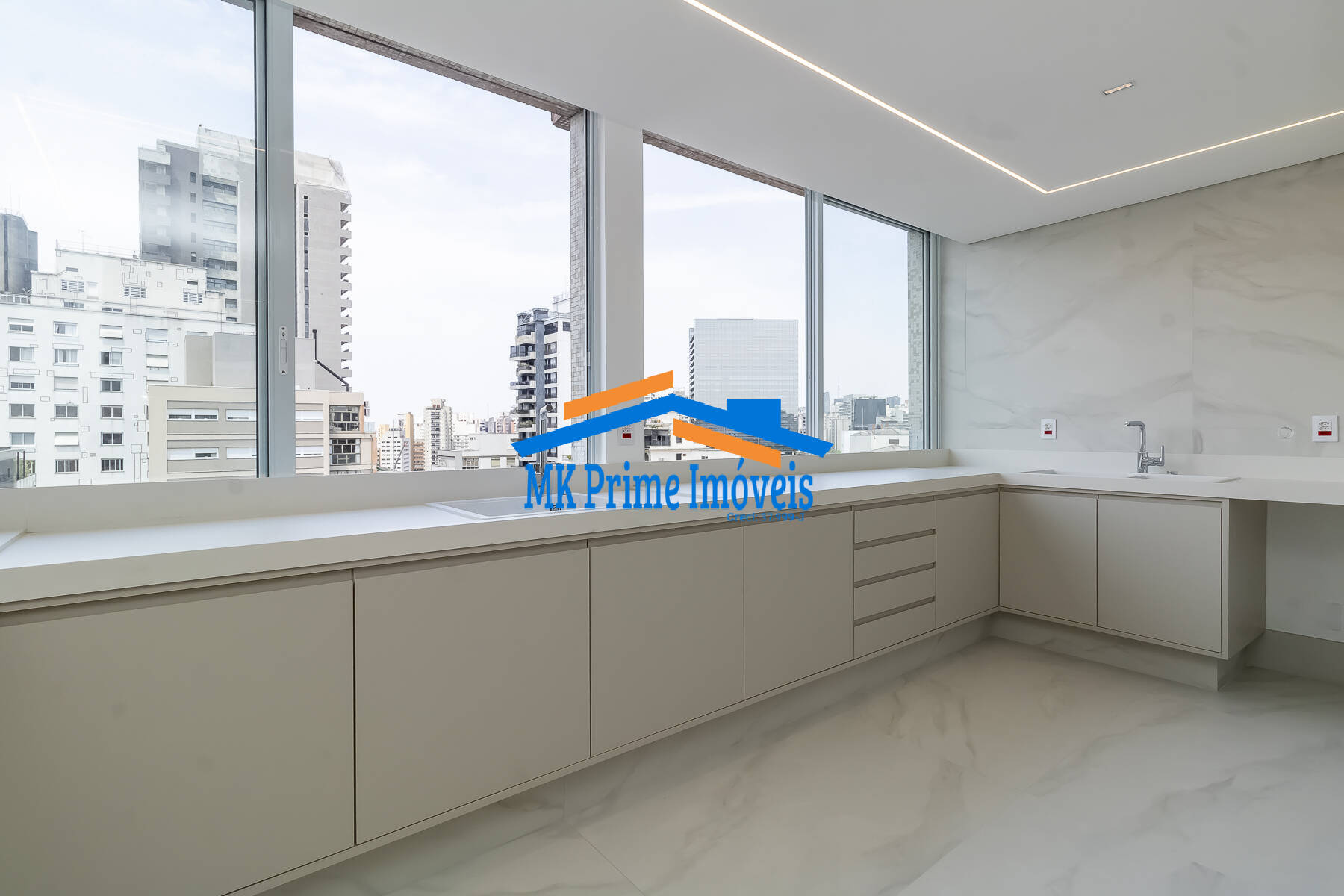 Apartamento à venda com 3 quartos, 289m² - Foto 11