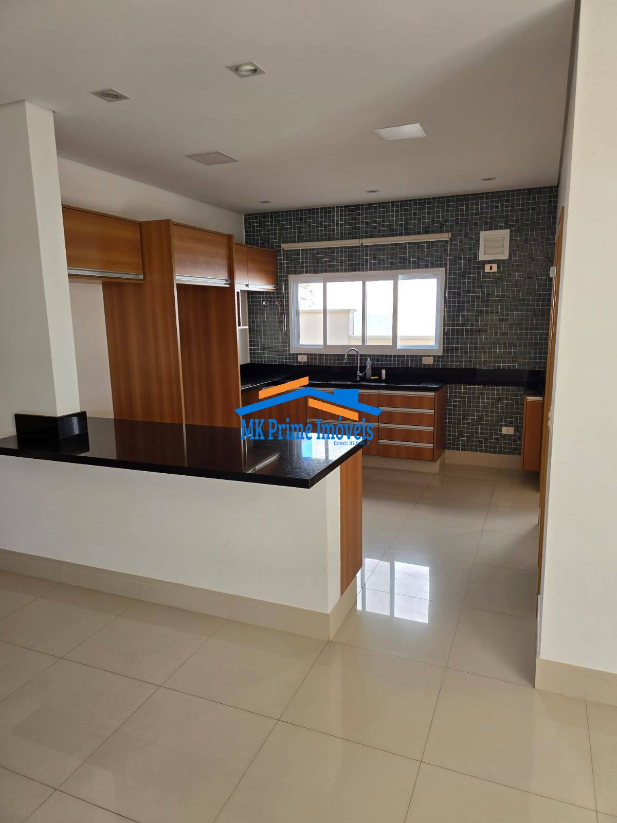 Casa de Condomínio à venda com 3 quartos, 250m² - Foto 4