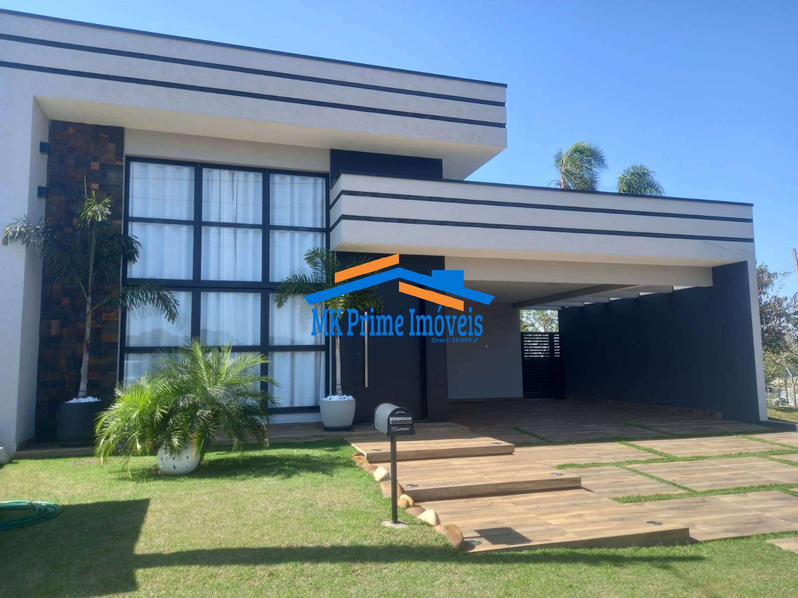 Casa de Condomínio à venda com 4 quartos, 200m² - Foto 1