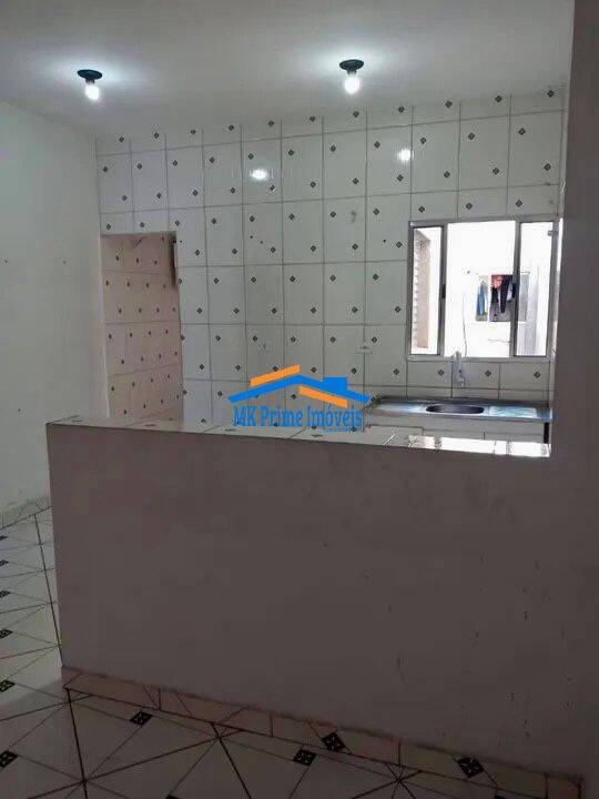 Sobrado à venda com 4 quartos, 200m² - Foto 2