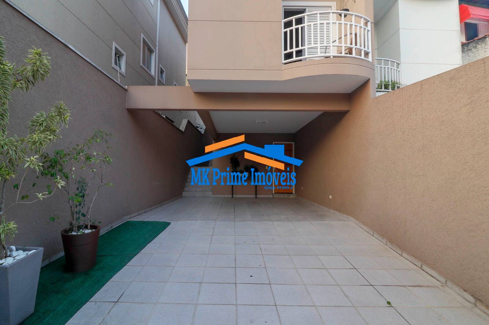 Sobrado à venda com 3 quartos, 300m² - Foto 1