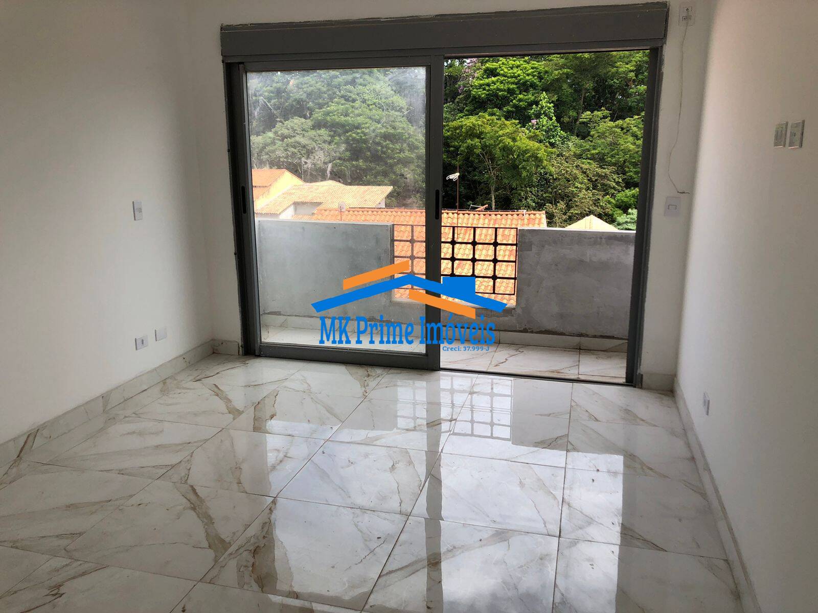 Casa à venda e aluguel com 3 quartos, 206m² - Foto 2