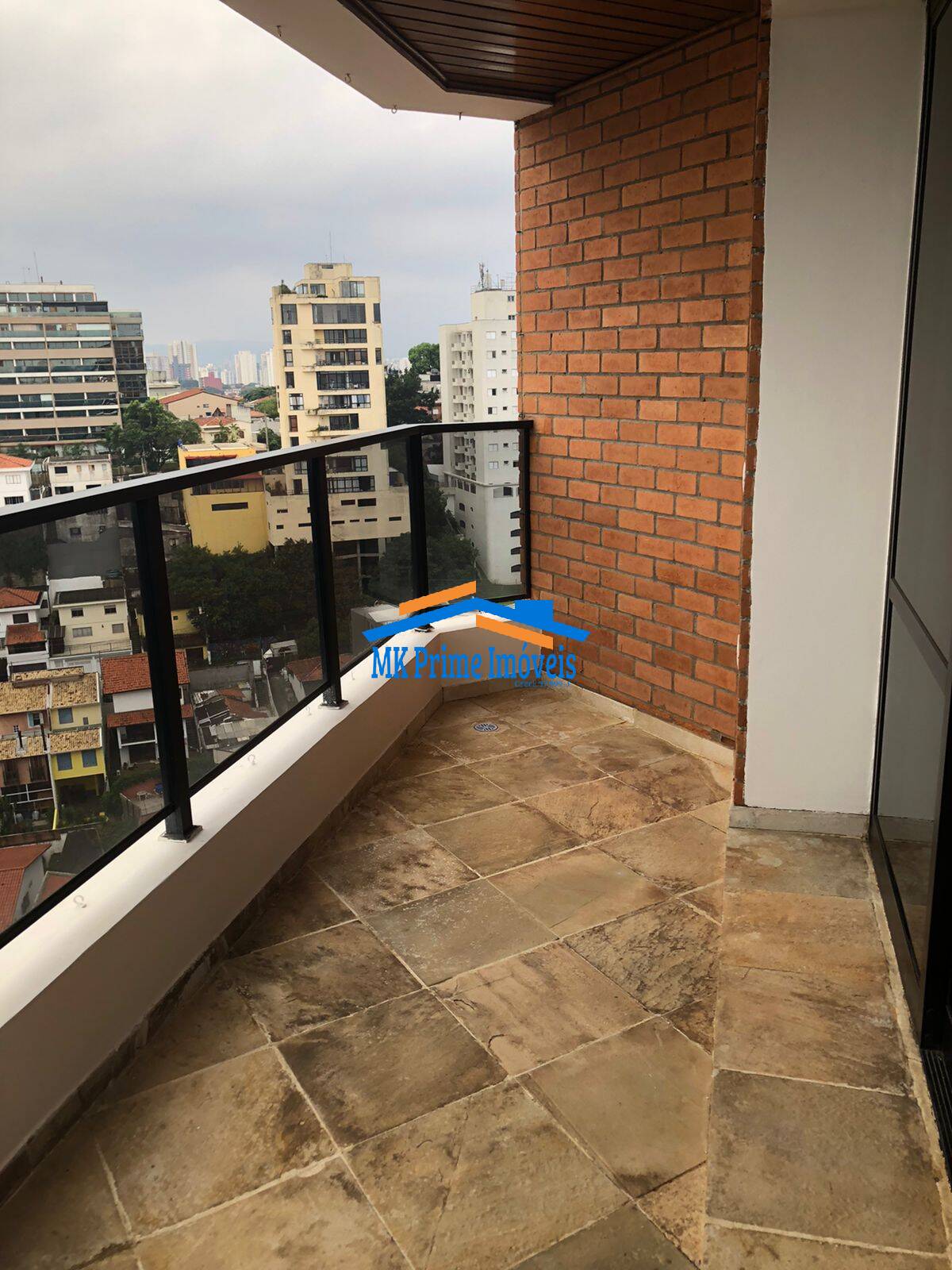 Apartamento para alugar com 4 quartos, 218m² - Foto 1